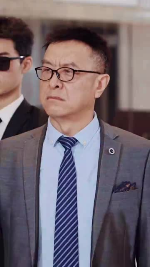 万亿少主归来(100集) 万亿少主归来(100集)倍速短剧